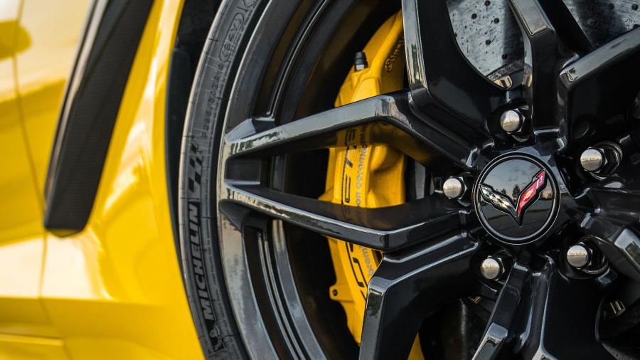 Колеса Chevrolet Corvette ZR1 (C7) 2018 года  (фото 42 из 67)